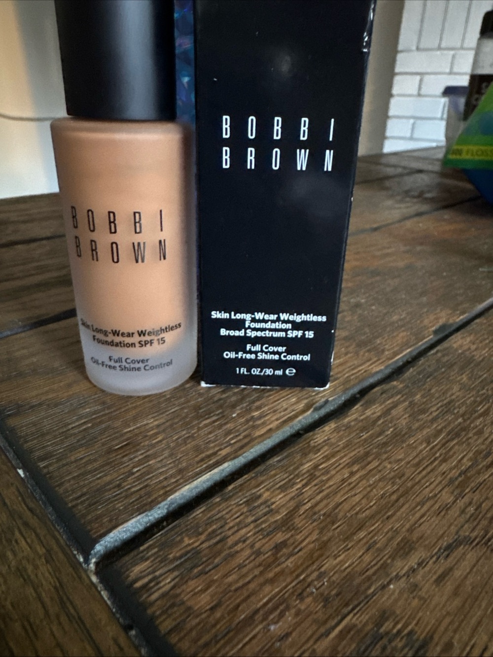 Bobbi Brown Black Weightless Foundation Box